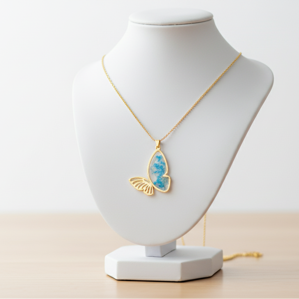 Handmade Resin Pendent N10