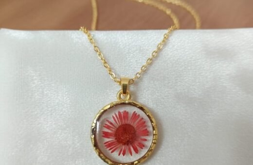 Real Aster Flower Round Resin Pendant with Gold Anti-Tarnish Chain