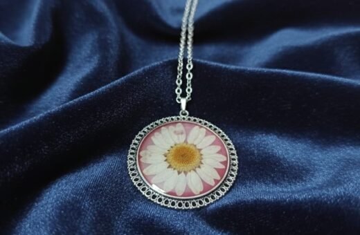 Real Preserved Daisy Round Resin Pendant with Silver Anti-Tarnish Chain
