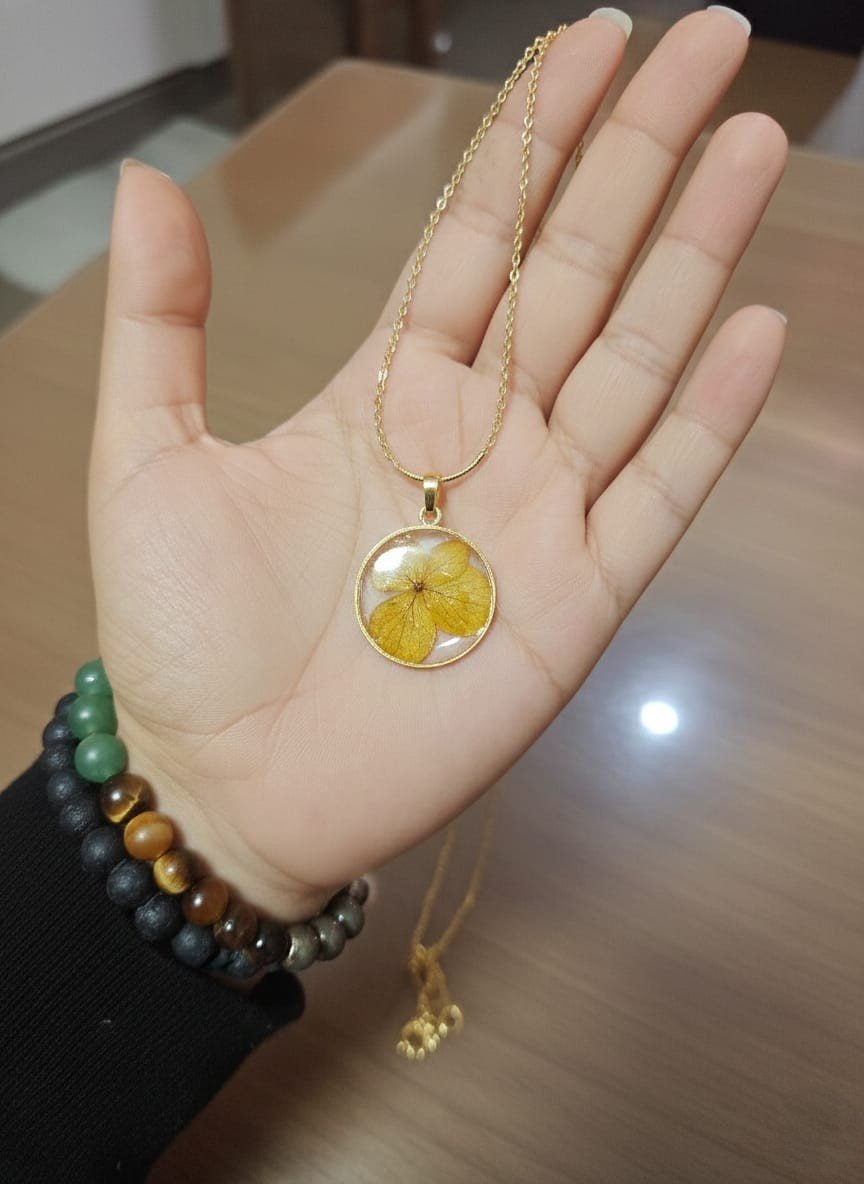 Real Yellow Hydrangea Flower Resin Round Pendant Necklace | Gold Jewelry Set