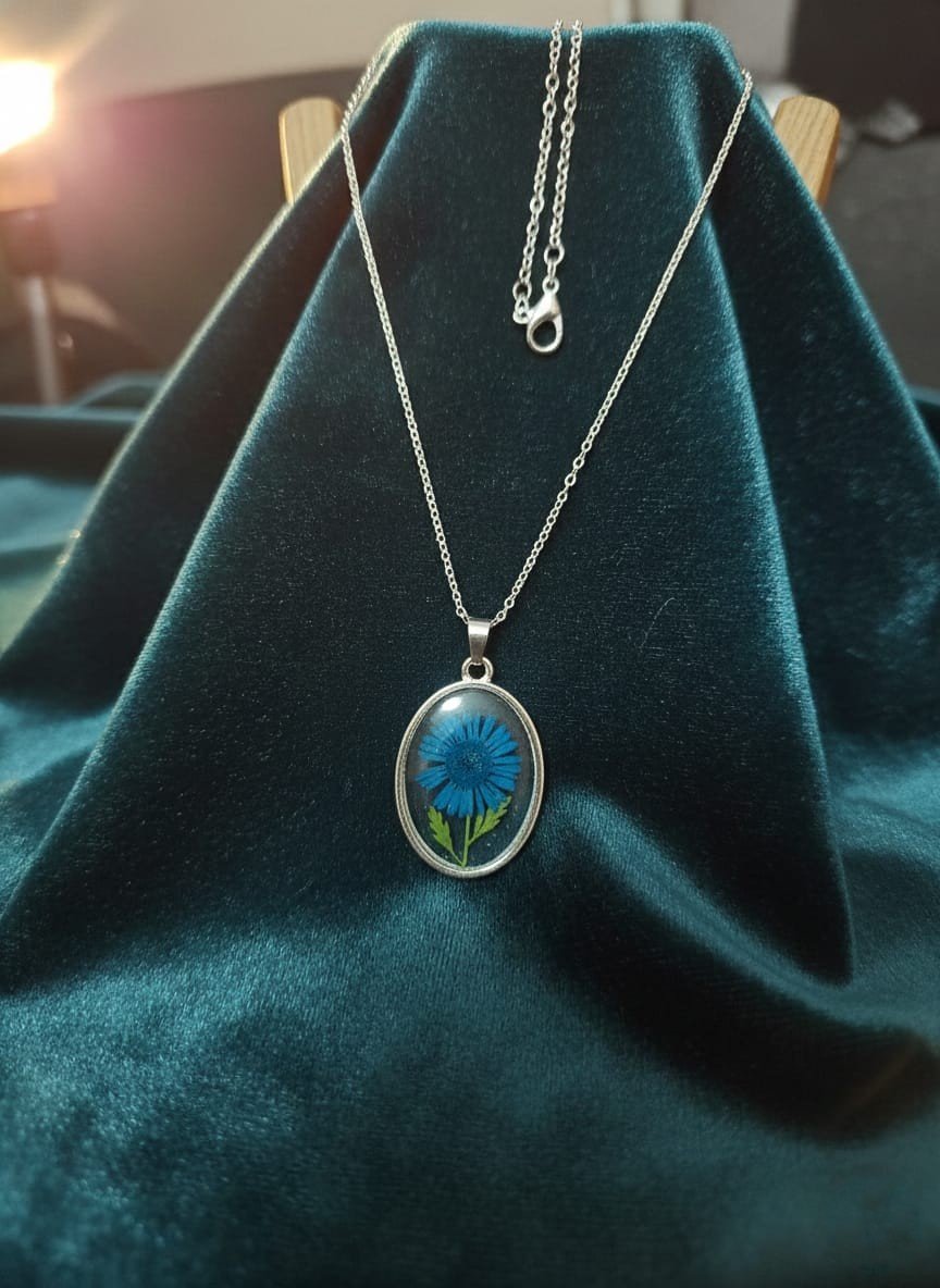 Real Blue Daisy Flower Resin Oval Pendant Necklace | Silver Jewelry Set