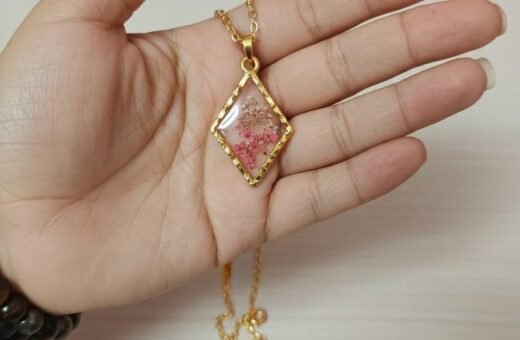 Real Pink Queen's Breath Flower Resin Rhombus Pendant Necklace Set | Gold Jewelry Set