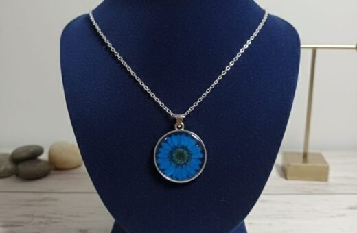 Pressed Blue Daisy Flower Resin Round Pendant Necklace