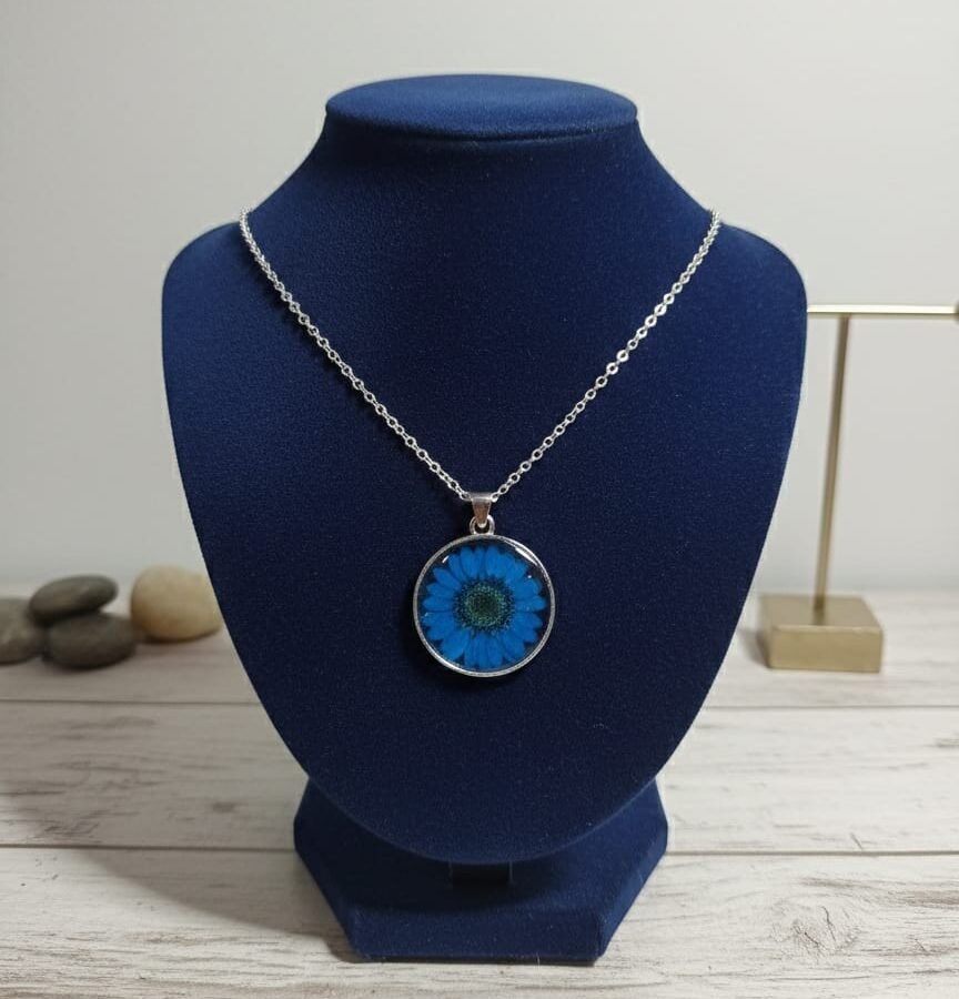 Pressed Blue Daisy Flower Resin Round Pendant Necklace