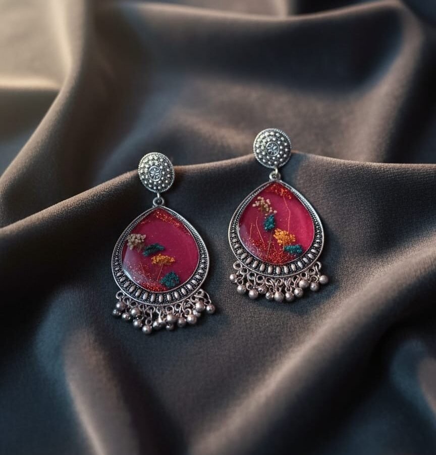 Preserved Queen’s Breath Floral Resin Earrings – Antique Look Statement Jewelry