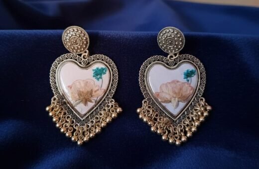 Handmade Rose & Queen’s Breath Resin Heart Earrings – Romantic Antique Gold Earrings