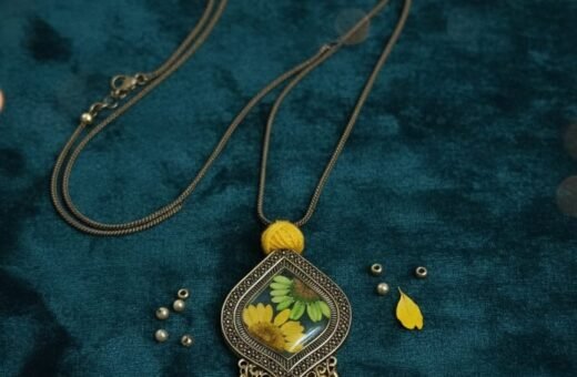 Vintage Botanical Resin Necklace with Floral Pendant – Handmade Jewelry