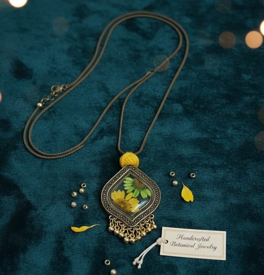 Vintage Botanical Resin Necklace with Floral Pendant – Handmade Jewelry