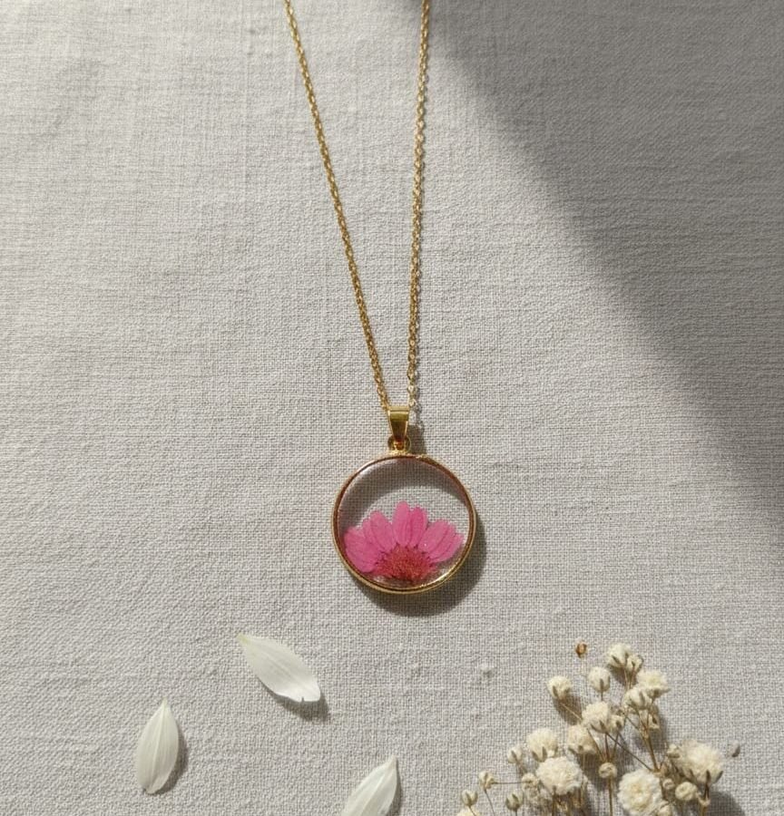 Real Pink Daisy Floral Resin Round Pendant Necklace | Gold Jewelry Set