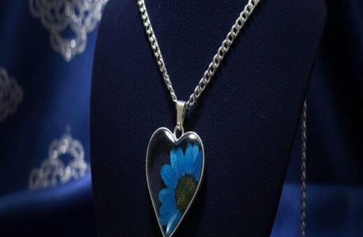 Blue Daisy Flower Resin Heart Pendant Necklace – Silver Jewelry